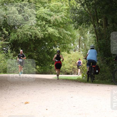 30.08.2026 - Elbe Triathlon Hamburg Antke Förster http://msf.ph/oto/10105379 30.08.2026 12:07:17 Laufen 1587 meine-sportfotos.de