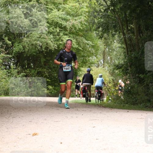 30.08.2026 - Elbe Triathlon Hamburg Antke Förster http://msf.ph/oto/10105381 30.08.2026 12:07:23 Laufen 1687 meine-sportfotos.de