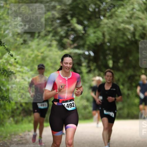 30.08.2026 - Elbe Triathlon Hamburg Antke Förster http://msf.ph/oto/10105390 30.08.2026 12:03:58 Laufen 492 meine-sportfotos.de
