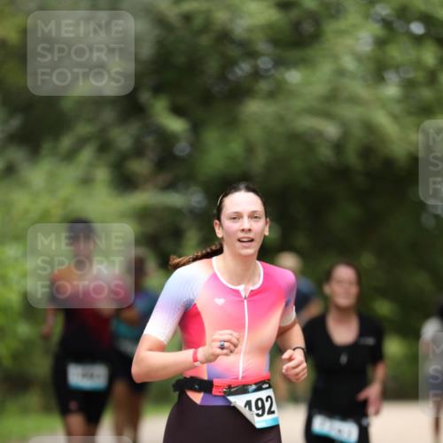 30.08.2026 - Elbe Triathlon Hamburg Antke Förster http://msf.ph/oto/10105394 30.08.2026 12:03:59 Laufen 192 meine-sportfotos.de