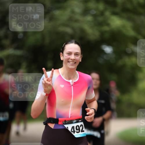 30.08.2026 - Elbe Triathlon Hamburg Antke Förster http://msf.ph/oto/10105396 30.08.2026 12:04:00 Laufen 492 meine-sportfotos.de