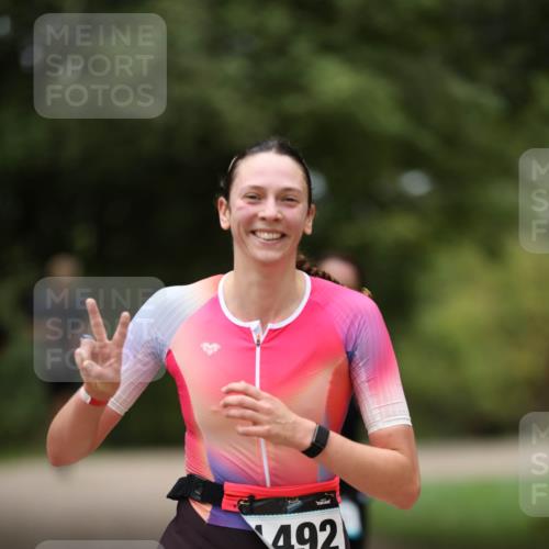 30.08.2026 - Elbe Triathlon Hamburg Antke Förster http://msf.ph/oto/10105398 30.08.2026 12:04:00 Laufen 492 meine-sportfotos.de