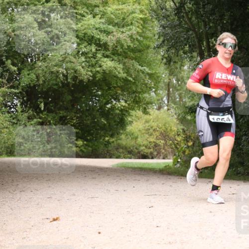 30.08.2026 - Elbe Triathlon Hamburg Antke Förster http://msf.ph/oto/10105399 30.08.2026 12:09:05 Laufen 1954 meine-sportfotos.de