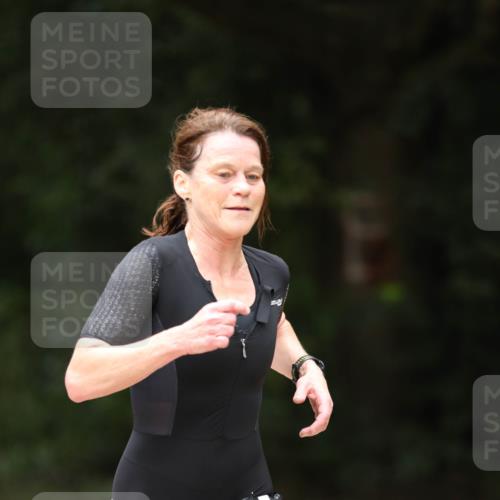 30.08.2026 - Elbe Triathlon Hamburg Antke Förster http://msf.ph/oto/10105406 30.08.2026 12:04:02 Laufen 1703 meine-sportfotos.de