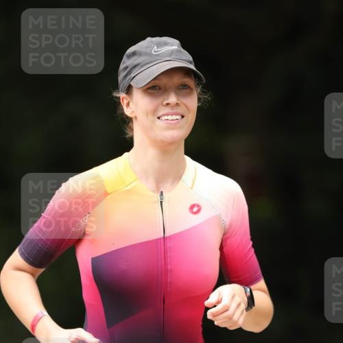 30.08.2026 - Elbe Triathlon Hamburg Antke Förster http://msf.ph/oto/10105410 30.08.2026 12:04:04 Laufen 1493 meine-sportfotos.de