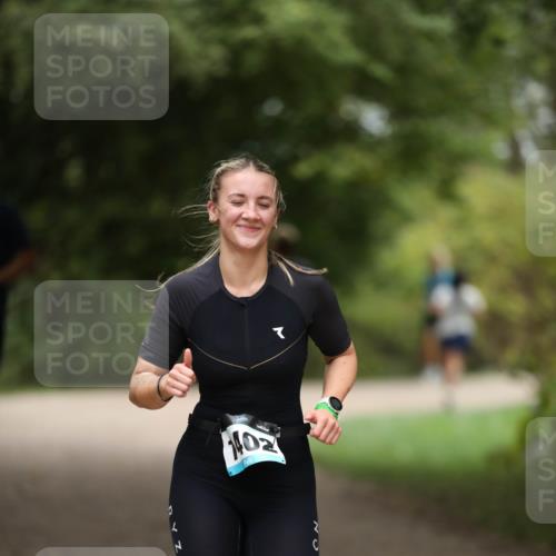 30.08.2026 - Elbe Triathlon Hamburg Antke Förster http://msf.ph/oto/10105416 30.08.2026 12:04:06 Laufen 402 meine-sportfotos.de