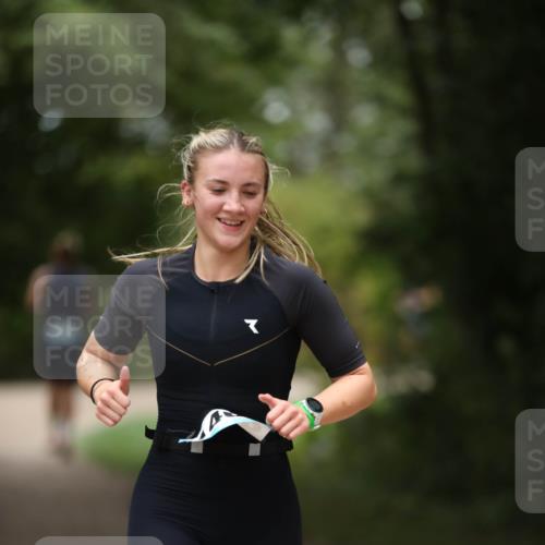 30.08.2026 - Elbe Triathlon Hamburg Antke Förster http://msf.ph/oto/10105418 30.08.2026 12:04:07 Laufen  meine-sportfotos.de