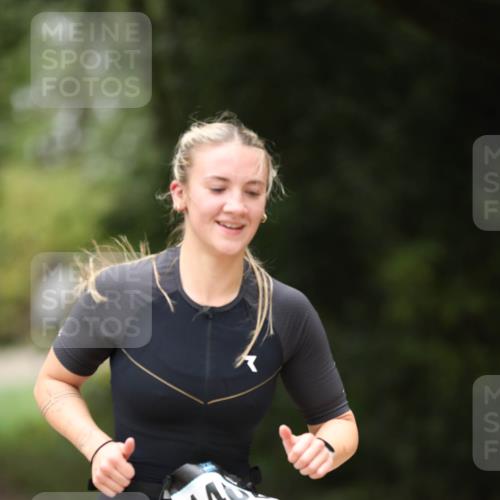30.08.2026 - Elbe Triathlon Hamburg Antke Förster http://msf.ph/oto/10105420 30.08.2026 12:04:07 Laufen 140 meine-sportfotos.de