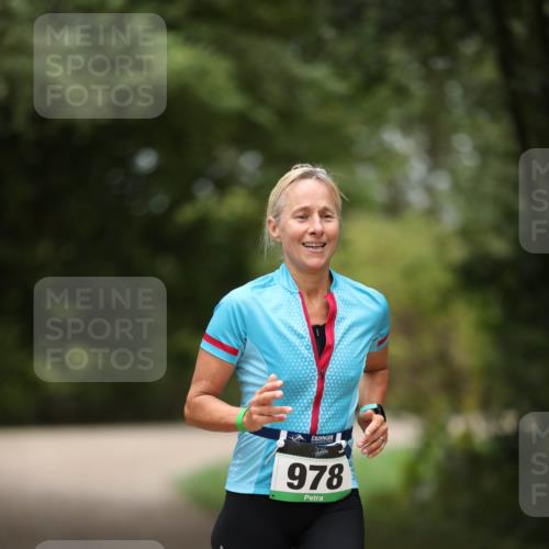 30.08.2026 - Elbe Triathlon Hamburg Antke Förster http://msf.ph/oto/10105440 30.08.2026 12:04:27 Laufen 978 meine-sportfotos.de