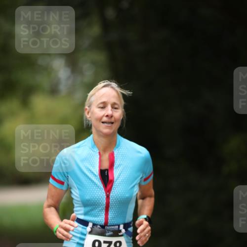 30.08.2026 - Elbe Triathlon Hamburg Antke Förster http://msf.ph/oto/10105442 30.08.2026 12:04:27 Laufen 978 meine-sportfotos.de