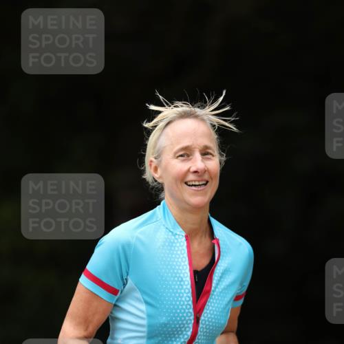 30.08.2026 - Elbe Triathlon Hamburg Antke Förster http://msf.ph/oto/10105446 30.08.2026 12:04:28 Laufen 978 meine-sportfotos.de