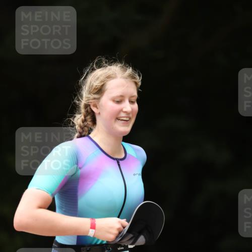 30.08.2026 - Elbe Triathlon Hamburg Antke Förster http://msf.ph/oto/10105452 30.08.2026 12:04:31 Laufen 1513 meine-sportfotos.de