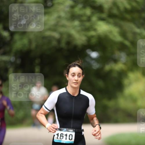 30.08.2026 - Elbe Triathlon Hamburg Antke Förster http://msf.ph/oto/10105468 30.08.2026 12:04:51 Laufen 1610 meine-sportfotos.de