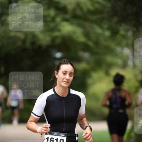 30.08.2026 - Elbe Triathlon Hamburg Antke Förster http://msf.ph/oto/10105470 30.08.2026 12:04:51 Laufen 1610 meine-sportfotos.de