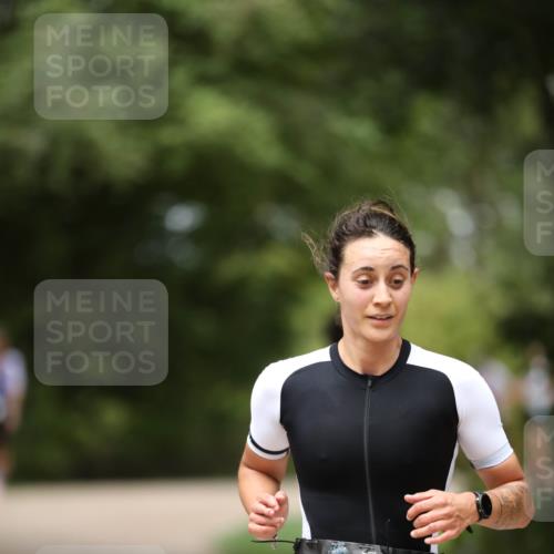 30.08.2026 - Elbe Triathlon Hamburg Antke Förster http://msf.ph/oto/10105472 30.08.2026 12:04:52 Laufen 1610 meine-sportfotos.de