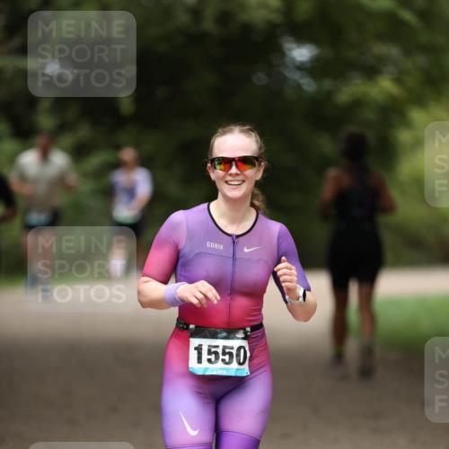 30.08.2026 - Elbe Triathlon Hamburg Antke Förster http://msf.ph/oto/10105474 30.08.2026 12:04:53 Laufen 1550 meine-sportfotos.de