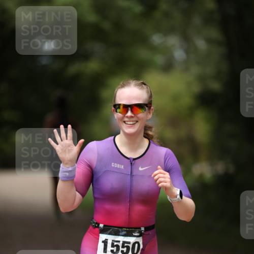 30.08.2026 - Elbe Triathlon Hamburg Antke Förster http://msf.ph/oto/10105478 30.08.2026 12:04:54 Laufen 1550 meine-sportfotos.de
