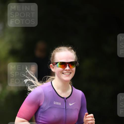 30.08.2026 - Elbe Triathlon Hamburg Antke Förster http://msf.ph/oto/10105482 30.08.2026 12:04:54 Laufen 1550 meine-sportfotos.de