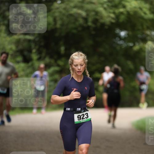 30.08.2026 - Elbe Triathlon Hamburg Antke Förster http://msf.ph/oto/10105484 30.08.2026 12:04:56 Laufen 3, 3, 923 meine-sportfotos.de