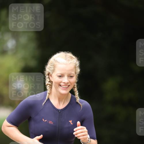 30.08.2026 - Elbe Triathlon Hamburg Antke Förster http://msf.ph/oto/10105492 30.08.2026 12:04:58 Laufen 0, 230, 23, 923 meine-sportfotos.de