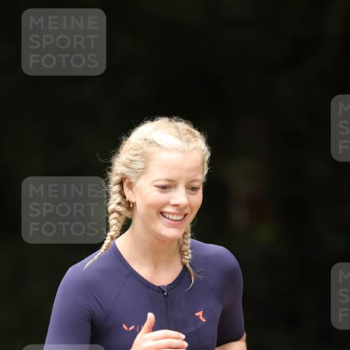 30.08.2026 - Elbe Triathlon Hamburg Antke Förster http://msf.ph/oto/10105494 30.08.2026 12:04:58 Laufen 3, 23, 923 meine-sportfotos.de