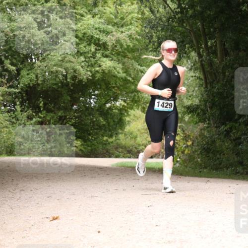 30.08.2026 - Elbe Triathlon Hamburg Antke Förster http://msf.ph/oto/10105497 30.08.2026 12:11:32 Laufen 1429 meine-sportfotos.de