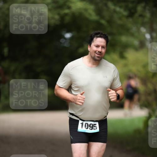 30.08.2026 - Elbe Triathlon Hamburg Antke Förster http://msf.ph/oto/10105500 30.08.2026 12:05:02 Laufen 1095 meine-sportfotos.de