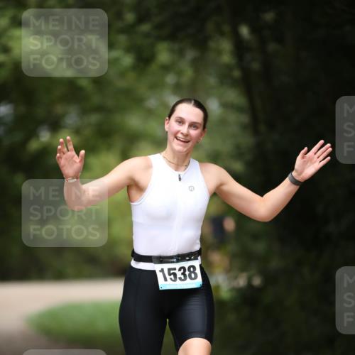 30.08.2026 - Elbe Triathlon Hamburg Antke Förster http://msf.ph/oto/10105512 30.08.2026 12:05:08 Laufen 1538 meine-sportfotos.de