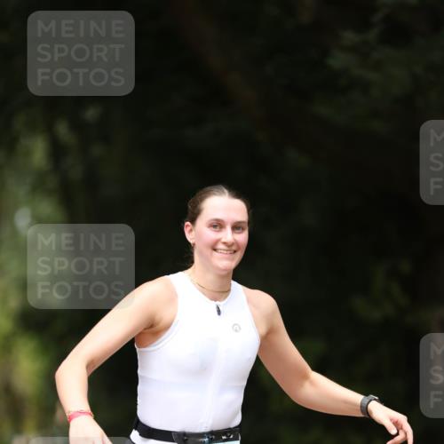30.08.2026 - Elbe Triathlon Hamburg Antke Förster http://msf.ph/oto/10105516 30.08.2026 12:05:08 Laufen 38 meine-sportfotos.de