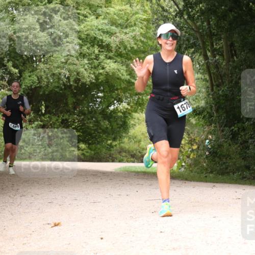 30.08.2026 - Elbe Triathlon Hamburg Antke Förster http://msf.ph/oto/10105525 30.08.2026 12:12:06 Laufen 1469, 16785 meine-sportfotos.de
