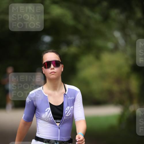 30.08.2026 - Elbe Triathlon Hamburg Antke Förster http://msf.ph/oto/10105538 30.08.2026 12:05:17 Laufen 803 meine-sportfotos.de