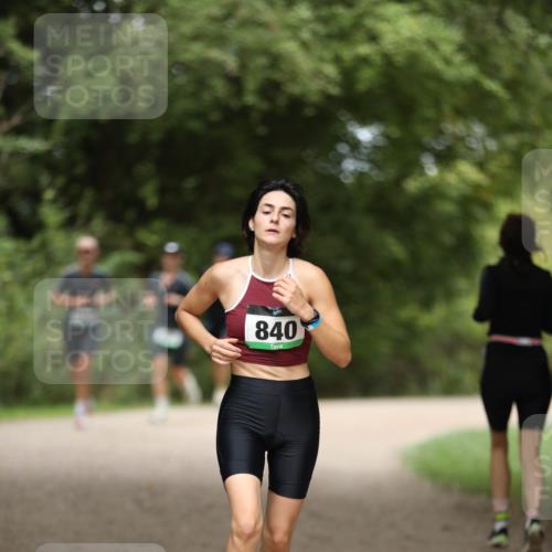 30.08.2026 - Elbe Triathlon Hamburg Antke Förster http://msf.ph/oto/10105542 30.08.2026 12:05:19 Laufen 840 meine-sportfotos.de