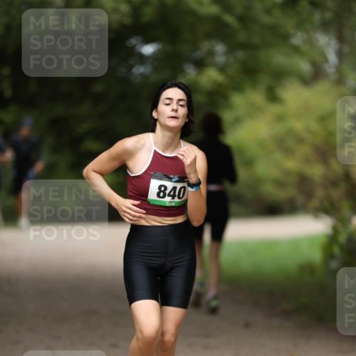 30.08.2026 - Elbe Triathlon Hamburg Antke Förster http://msf.ph/oto/10105544 30.08.2026 12:05:20 Laufen 840 meine-sportfotos.de