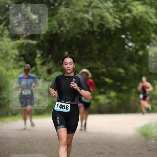 30.08.2026 - Elbe Triathlon Hamburg Antke Förster http://msf.ph/oto/10105568 30.08.2026 12:06:04 Laufen 1468 meine-sportfotos.de