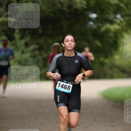 30.08.2026 - Elbe Triathlon Hamburg Antke Förster http://msf.ph/oto/10105570 30.08.2026 12:06:04 Laufen 1468 meine-sportfotos.de