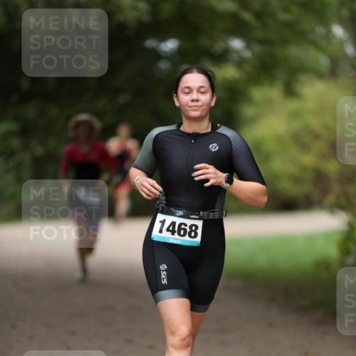 30.08.2026 - Elbe Triathlon Hamburg Antke Förster http://msf.ph/oto/10105572 30.08.2026 12:06:05 Laufen 1468 meine-sportfotos.de