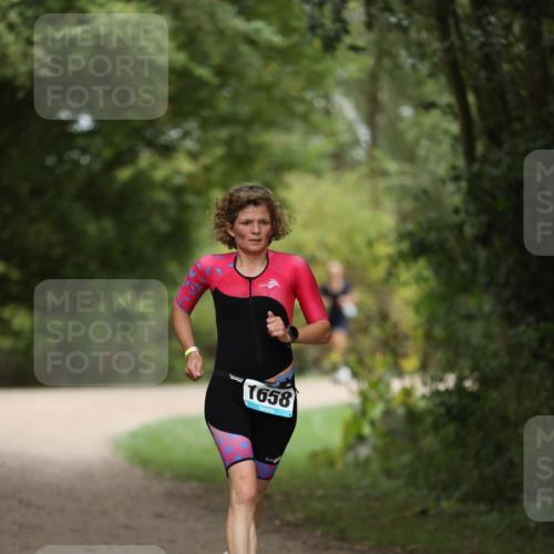 30.08.2026 - Elbe Triathlon Hamburg Antke Förster http://msf.ph/oto/10105580 30.08.2026 12:06:08 Laufen 1658 meine-sportfotos.de