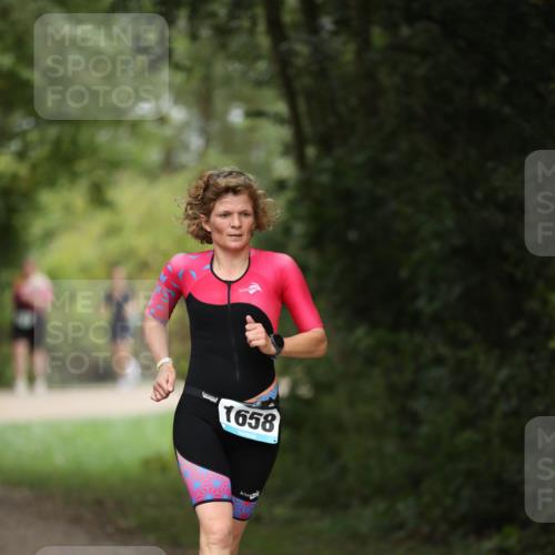 30.08.2026 - Elbe Triathlon Hamburg Antke Förster http://msf.ph/oto/10105582 30.08.2026 12:06:09 Laufen 1658 meine-sportfotos.de