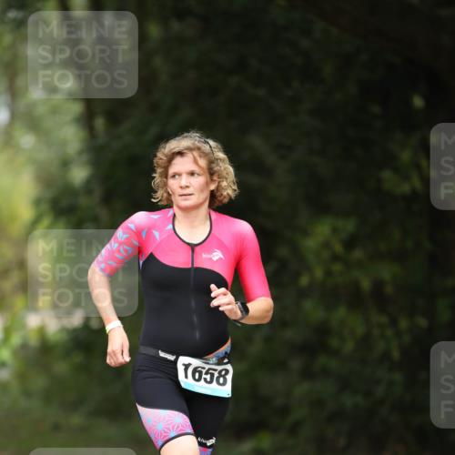 30.08.2026 - Elbe Triathlon Hamburg Antke Förster http://msf.ph/oto/10105584 30.08.2026 12:06:10 Laufen 1658 meine-sportfotos.de