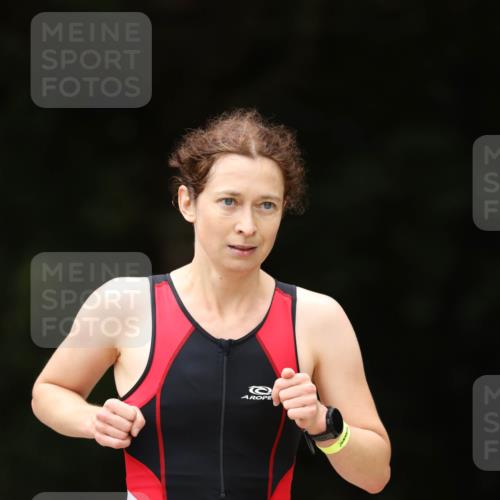 30.08.2026 - Elbe Triathlon Hamburg Antke Förster http://msf.ph/oto/10105604 30.08.2026 12:06:16 Laufen 1633 meine-sportfotos.de