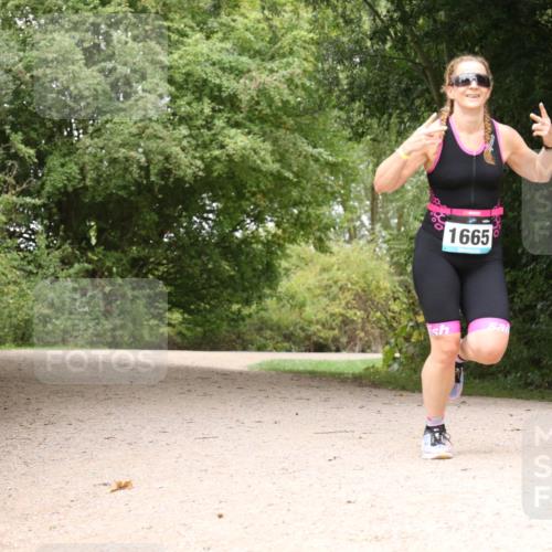 30.08.2026 - Elbe Triathlon Hamburg Antke Förster http://msf.ph/oto/10105621 30.08.2026 12:13:02 Laufen 1665 meine-sportfotos.de
