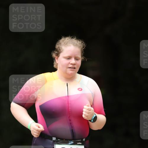 30.08.2026 - Elbe Triathlon Hamburg Antke Förster http://msf.ph/oto/10105624 30.08.2026 12:06:28 Laufen 919 meine-sportfotos.de