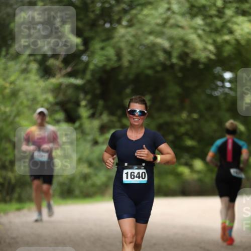 30.08.2026 - Elbe Triathlon Hamburg Antke Förster http://msf.ph/oto/10105646 30.08.2026 12:06:48 Laufen 1640 meine-sportfotos.de