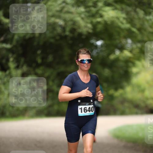 30.08.2026 - Elbe Triathlon Hamburg Antke Förster http://msf.ph/oto/10105648 30.08.2026 12:06:48 Laufen 1640 meine-sportfotos.de