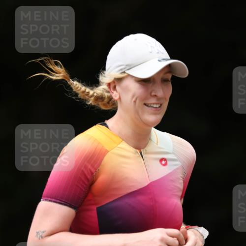 30.08.2026 - Elbe Triathlon Hamburg Antke Förster http://msf.ph/oto/10105668 30.08.2026 12:06:56 Laufen 1561 meine-sportfotos.de