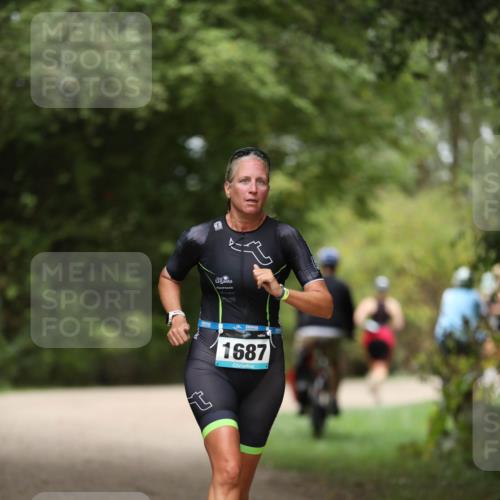 30.08.2026 - Elbe Triathlon Hamburg Antke Förster http://msf.ph/oto/10105692 30.08.2026 12:07:25 Laufen 1687 meine-sportfotos.de