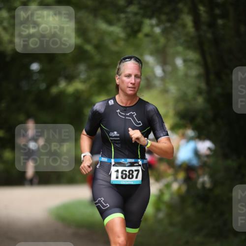 30.08.2026 - Elbe Triathlon Hamburg Antke Förster http://msf.ph/oto/10105694 30.08.2026 12:07:25 Laufen 1687 meine-sportfotos.de