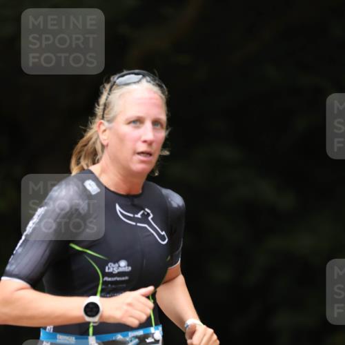30.08.2026 - Elbe Triathlon Hamburg Antke Förster http://msf.ph/oto/10105700 30.08.2026 12:07:27 Laufen 1687 meine-sportfotos.de