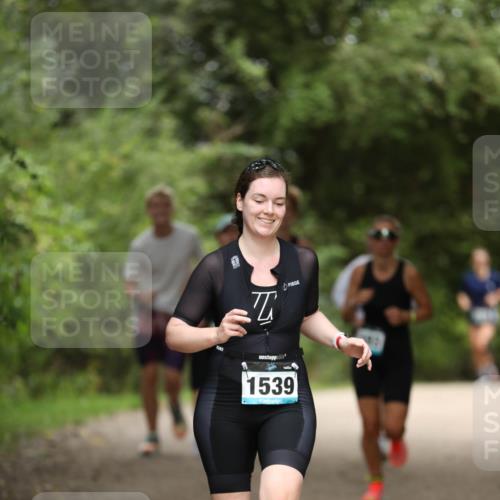30.08.2026 - Elbe Triathlon Hamburg Antke Förster http://msf.ph/oto/10105708 30.08.2026 12:07:38 Laufen 1539 meine-sportfotos.de