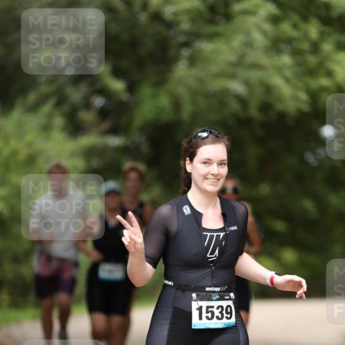 30.08.2026 - Elbe Triathlon Hamburg Antke Förster http://msf.ph/oto/10105710 30.08.2026 12:07:39 Laufen 1539 meine-sportfotos.de